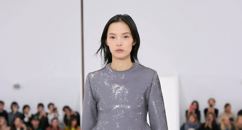 Loewe SS25 RTW: Jonathan Anderson tái hiện thế kỷ 19 của Loewe