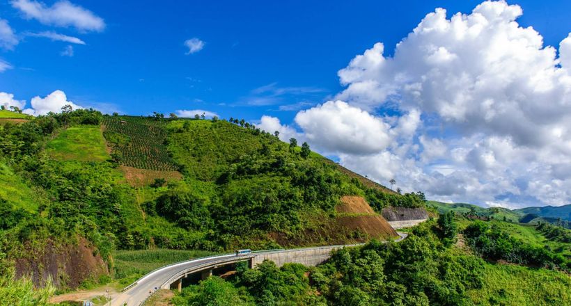 Những cung đường xuyên mây ở Tây Bắc khiến phượt thủ mê mẩn