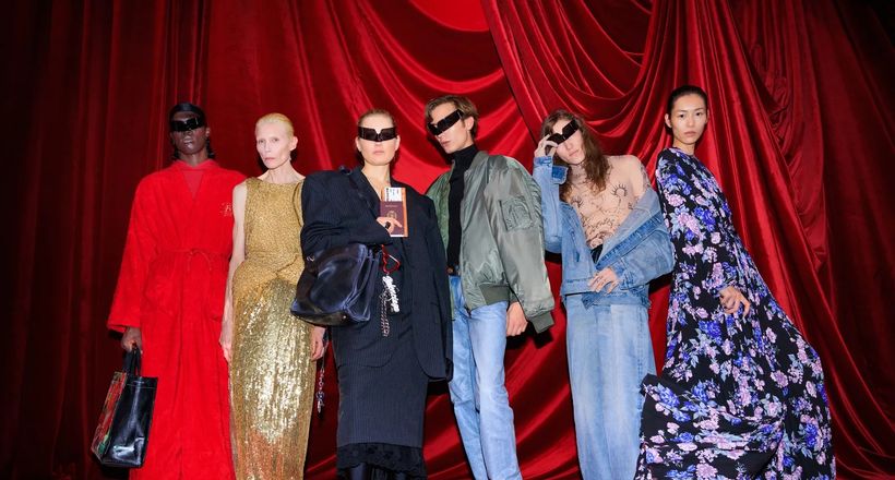 Balenciaga dẫn đầu cuộc cách mạng thời trang bền vững với chất liệu vải lên men