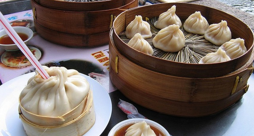 Du lịch Thượng Hải xếp hàng ăn bánh bao bằng ống hút