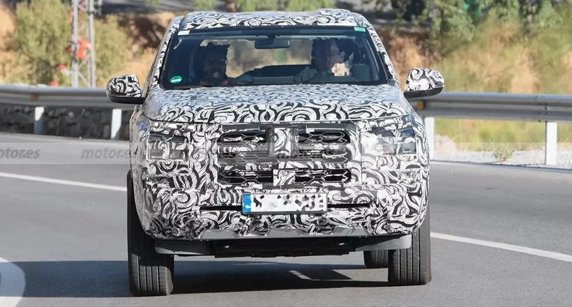 Mitsubishi Pajero Sport 2026 chạy thử trên đường