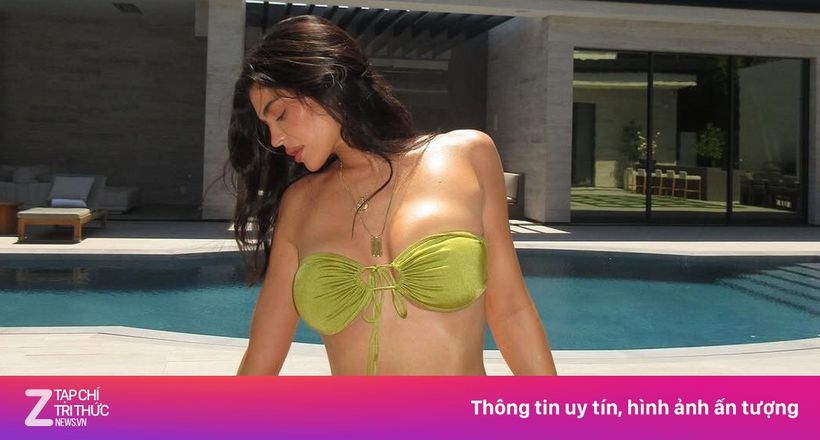 Quy định cấm nội y ở hồ bơi gây tranh cãi