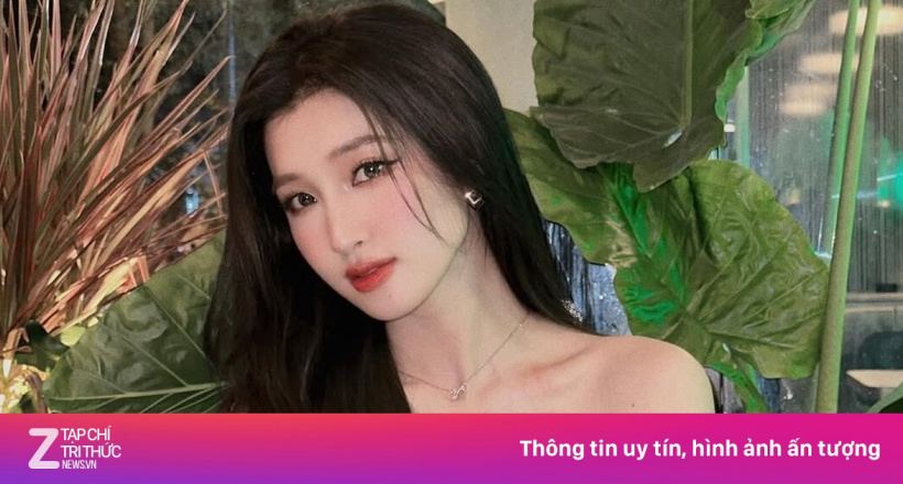 Á hậu Phương Nhi khóa trang cá nhân