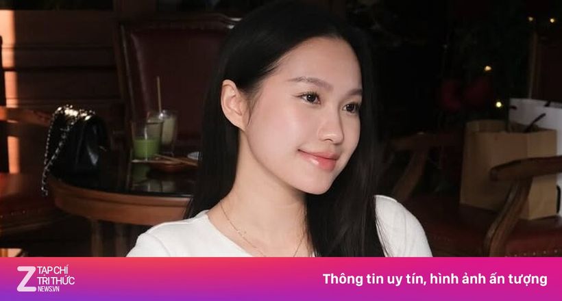 Vợ Văn Hậu phun môi, bà xã Quang Hải sắm túi hiệu đón Tết