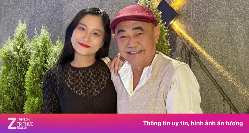 Cô gái bên NSND Việt Anh nói gì về chuyện tình cảm