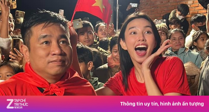 Hoàng Bách, Thùy Tiên cổ vũ tuyển Việt Nam