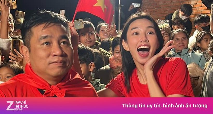 Hoàng Bách, Thùy Tiên cổ vũ tuyển Việt Nam