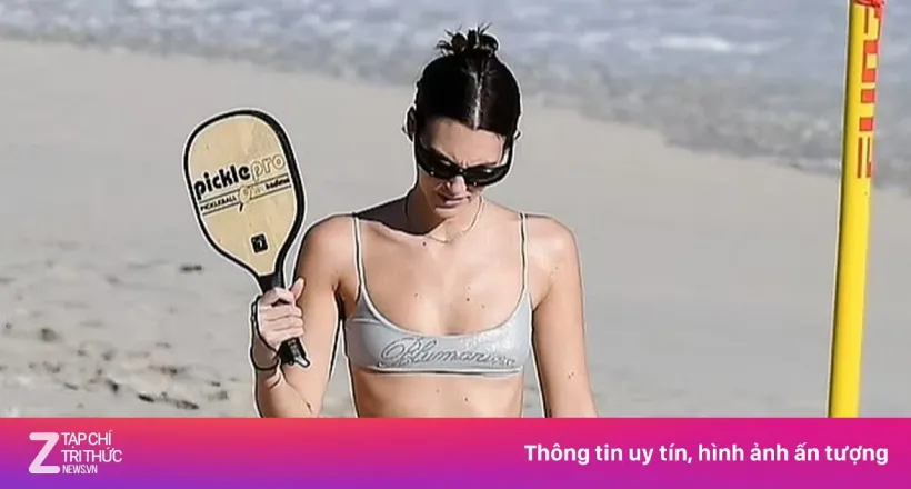 Bạn gái Leonardo DiCaprio khoe thân hình săn chắc