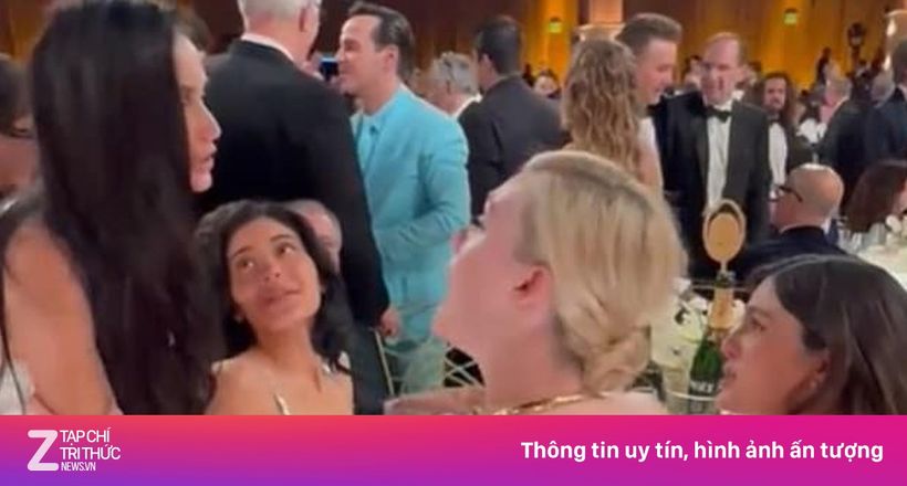 Hình ảnh bùng nổ tranh cãi của Kylie Jenner và Demi Moore