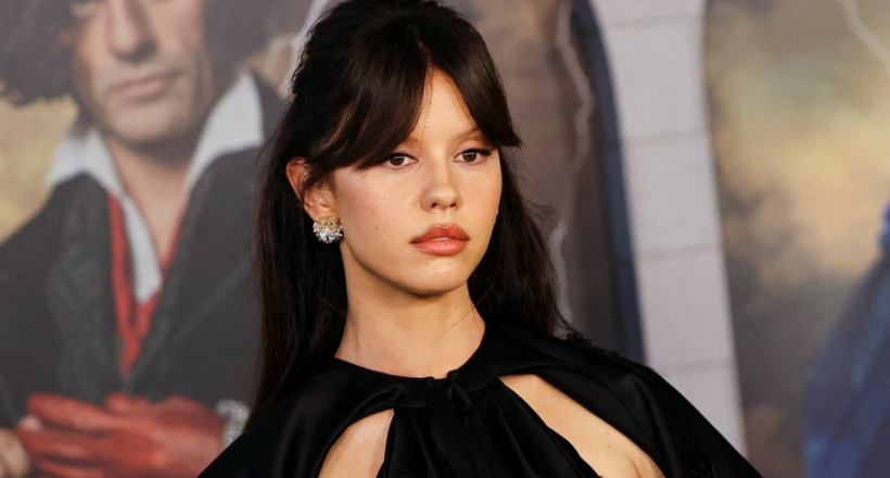 Váy xuyên thấu của Dior làm dậy sóng Hàn Quốc