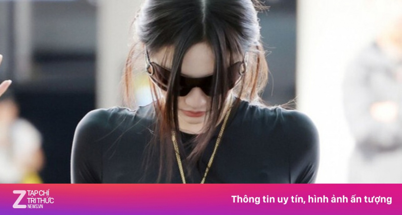 Áo ngực 'biến mất' của nữ ca sĩ Trung Quốc