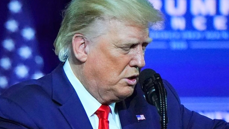 Tổng thống Trump quảng cáo đồng hồ Trung Quốc