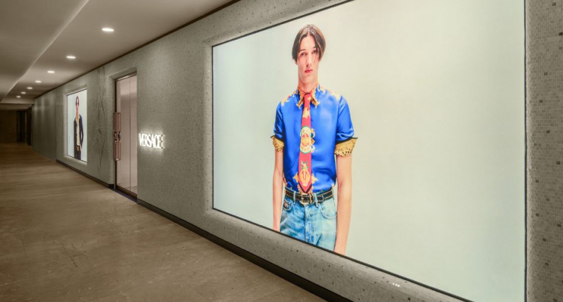 Cửa hàng Versace tại Rex Hotel trở lại với diện mạo xa hoa, đẳng cấp