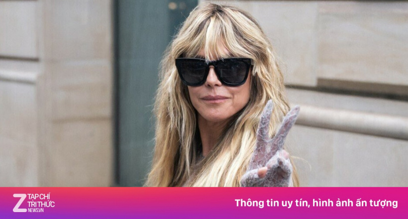 Khoảnh khắc tai tiếng của 'váy khỏa thân'