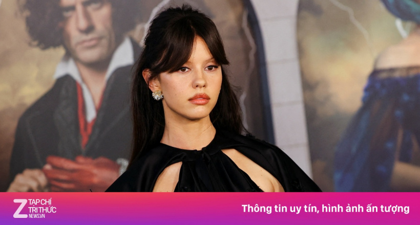 Váy xuyên thấu của Dior làm dậy sóng Hàn Quốc