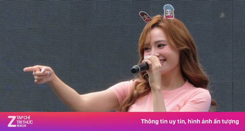 Áo lộ nội y của Ninh Dương Lan Ngọc là mốt