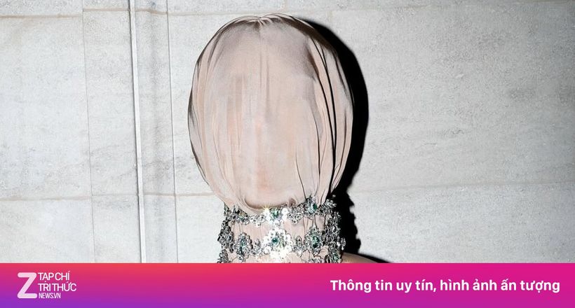 Kim Kardashian lại làm lố