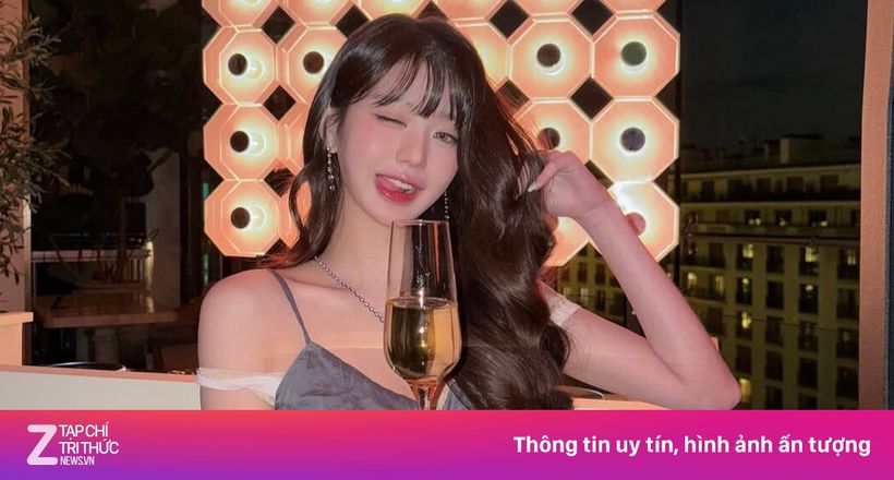 Thấy gì khi Jang Won Young lộ dây áo ngực?