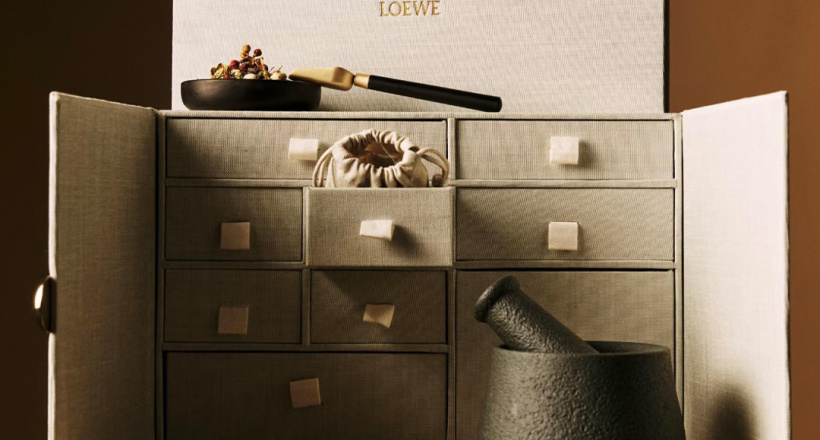 Hộp quà Trung Thu 2025 của LOEWE kể chuyện thỏ ngọc giã thuốc