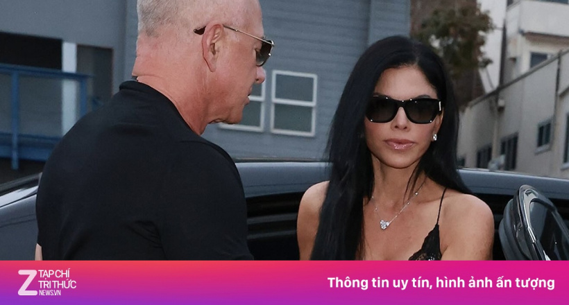 Jeff Bezos học vợ đeo đồng hồ xa xỉ