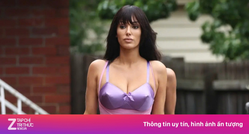 'Áo ngực viên đạn' của vợ Kanye West