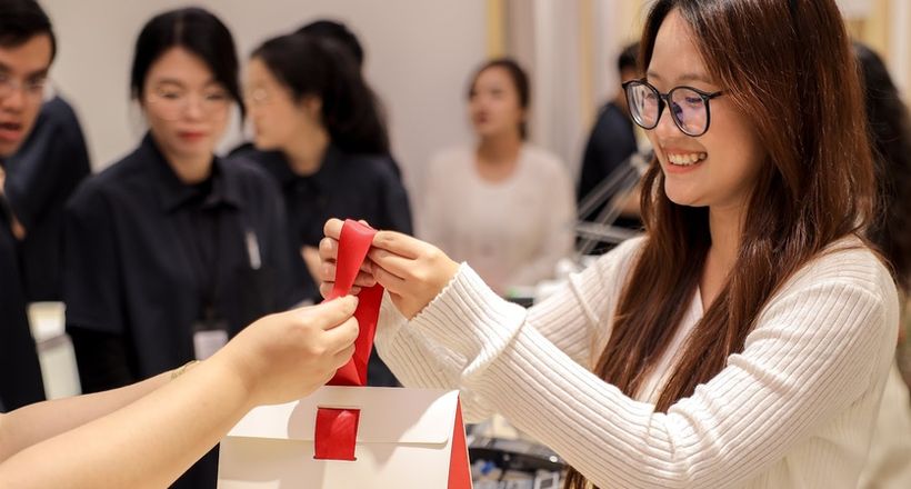 Kính mắt Jins được lòng giới trẻ Việt