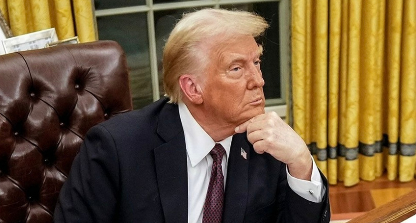 Đồng hồ Rolex bí ẩn trên bàn làm việc ông Trump