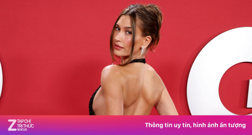 Vợ Justin Bieber lại lộ dây nội y