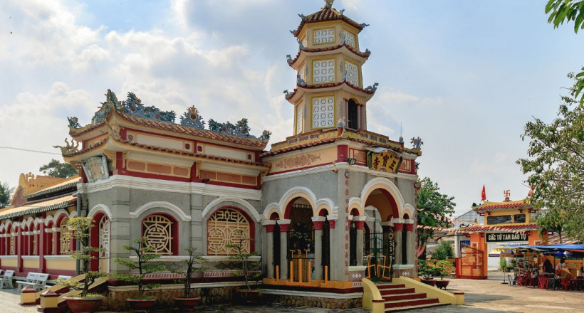 Nét đẹp chùa cổ Nam Bộ: Dấu ấn ‘Ôn cố tri tân’ nơi cổng chùa Sắc Tứ Tam Bảo