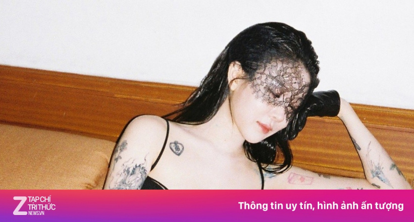 Nữ ca sĩ bị ghét bỏ vì mặc đồ hở hang