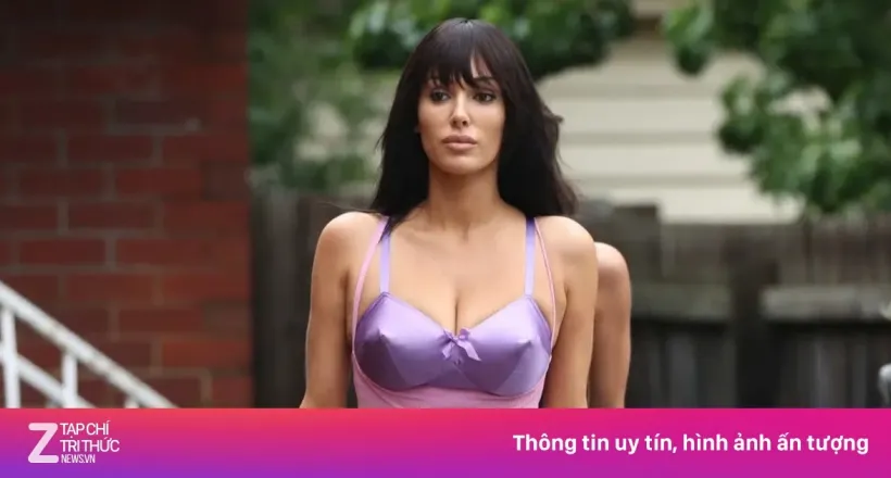 'Áo ngực viên đạn' của vợ Kanye West