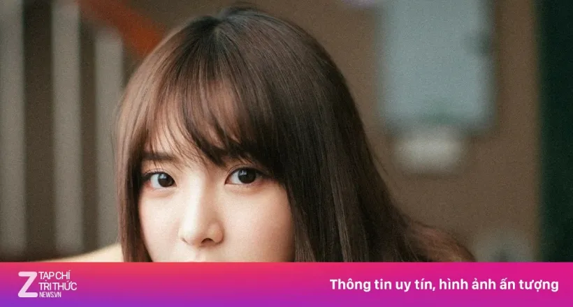 Bạn gái nam thần Thái Lan gây chú ý