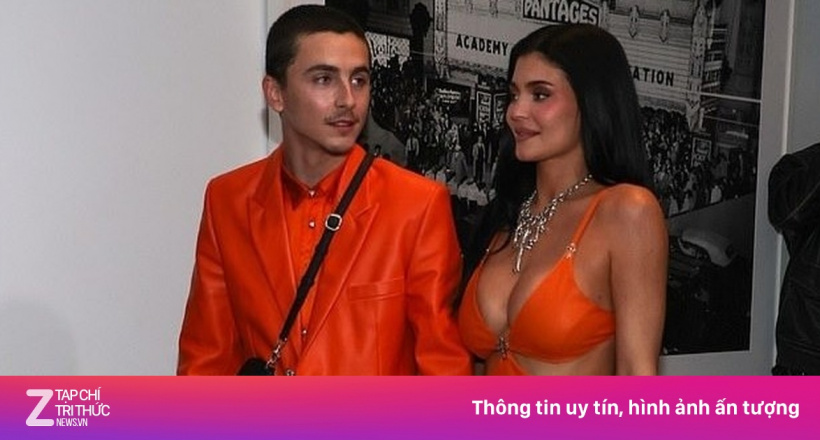 Kylie Jenner quá gợi cảm bên bạn trai