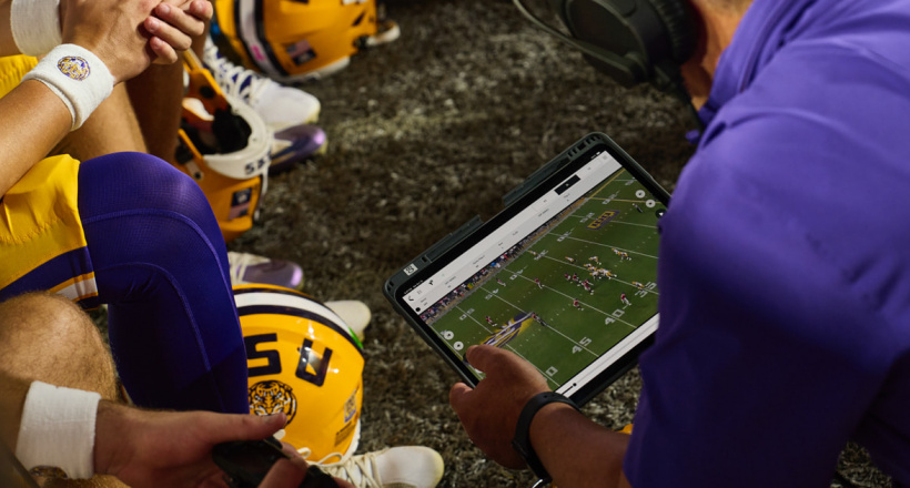 Thúc đẩy thành công của trận đấu: iPad kết hợp với bộ môn bóng bầu dục đại học