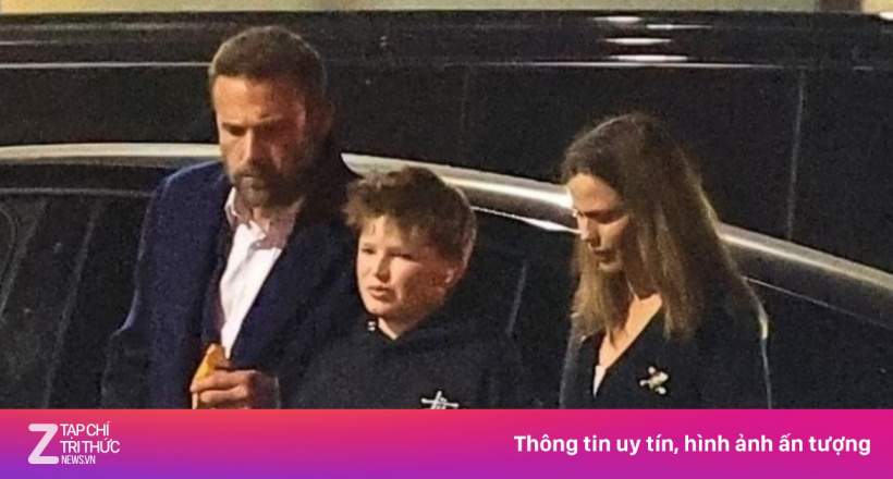 Ben Affleck chạm mặt cùng lúc hai vợ cũ