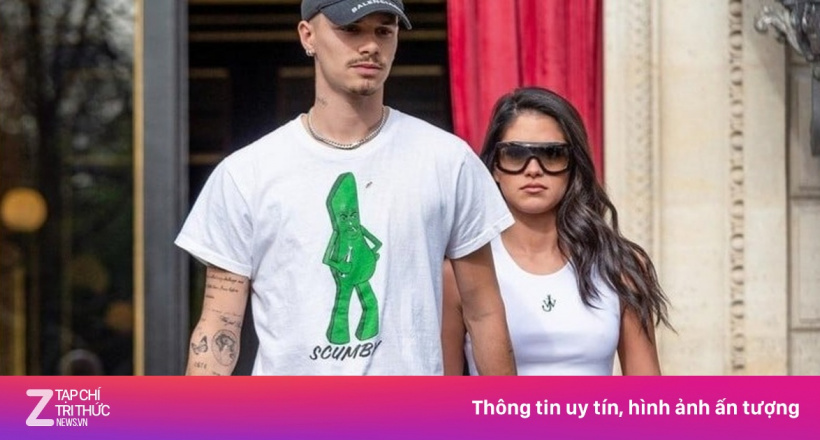 Con trai Beckham quấn quýt bạn gái hơn 3 tuổi