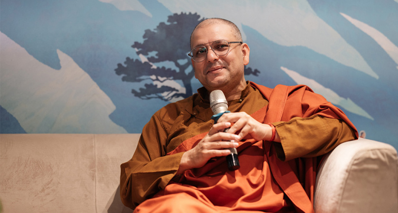 Về miền bí ẩn: Hành trình phá vỡ kỳ vọng và trở về với tiếng gọi nội tâm