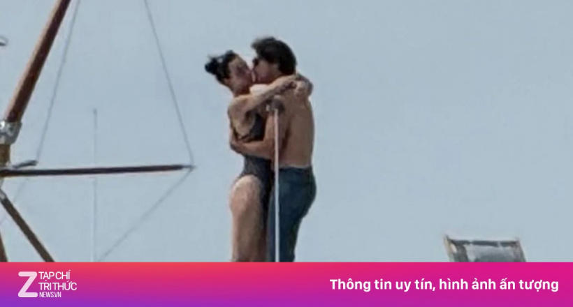 Chồng cũ Katy Perry công kích cựu thủ tướng Canada