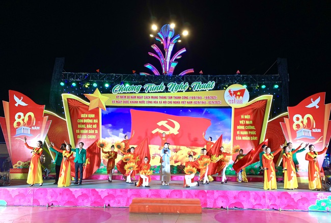 Tỏa sáng hình ảnh Đồng Tháp tại Liên hoan Nghệ thuật quần chúng Khu dân cư toàn quốc 2025