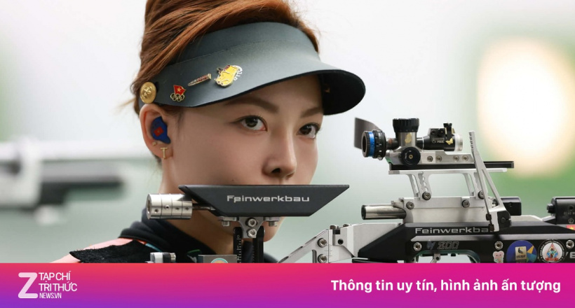 'Hot girl bắn súng' gây chú ý