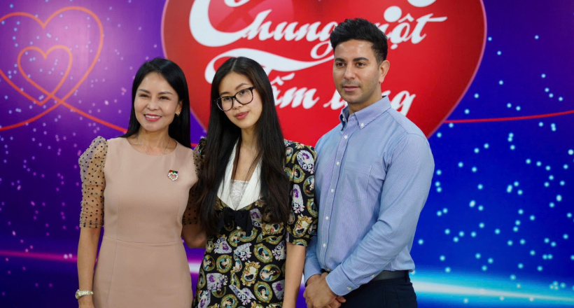 Tiên Nguyễn cùng gia đình và vị hôn phu đóng góp 10 tỷ đồng khắc phục thiệt hại hậu bão lũ