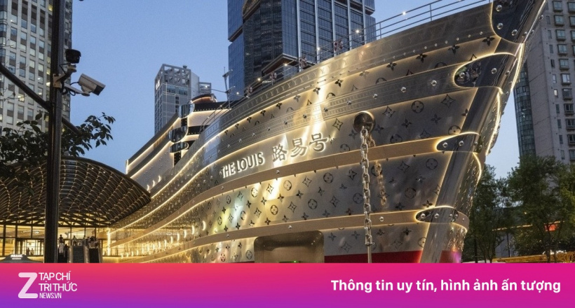 'Du thuyền trên cạn' dài hơn sân bóng đá ở Trung Quốc