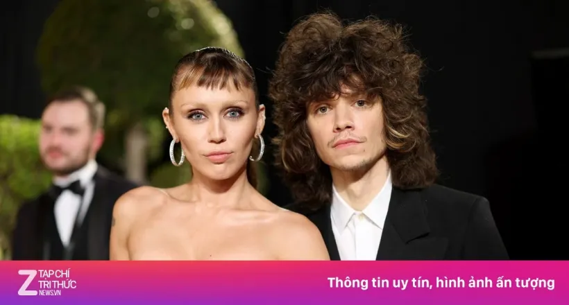 Miley Cyrus đính hôn với bạn trai kém 6 tuổi