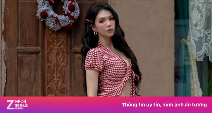 Ngọc Trinh mắc lỗi lộ quần trong váy