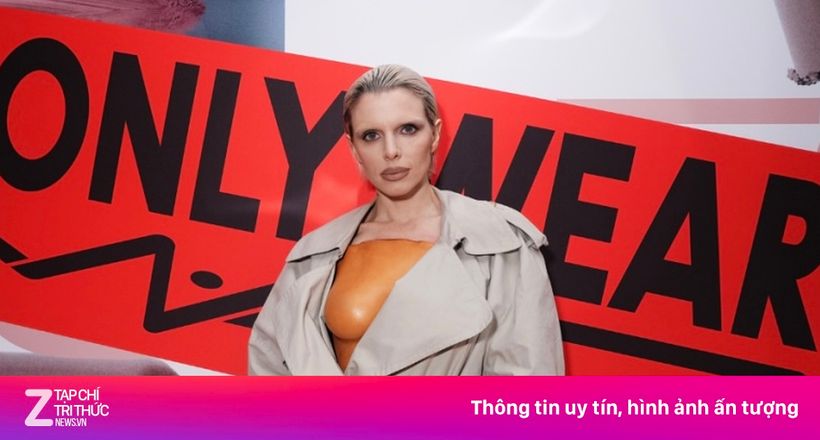 Thêm váy khỏa thân gây chú ý