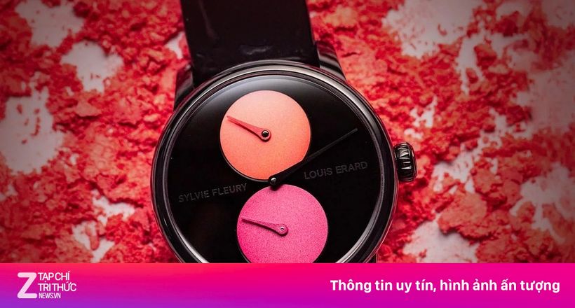 'Hộp phấn' 4.200 USD trên cổ tay gây chú ý