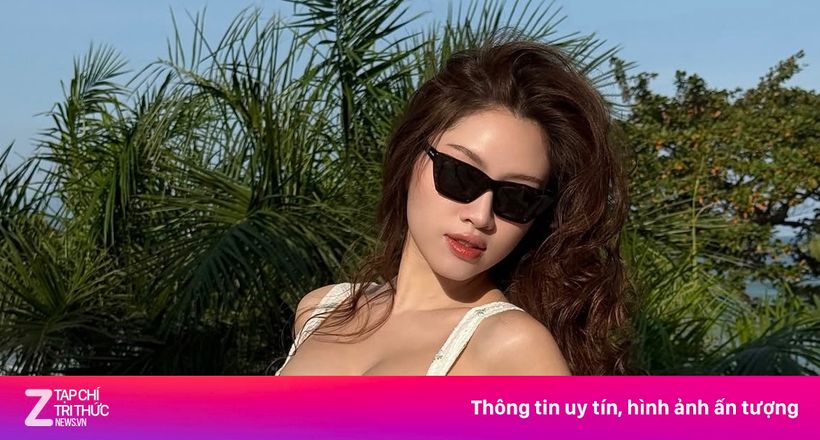 'Vợ quốc dân' Chao, Thanh Thanh Huyền khoe ảnh bikini đón xuân