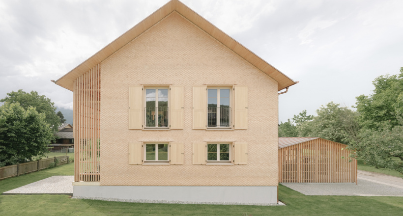 Không gian co-living hai tầng tối giản và ấm cúng