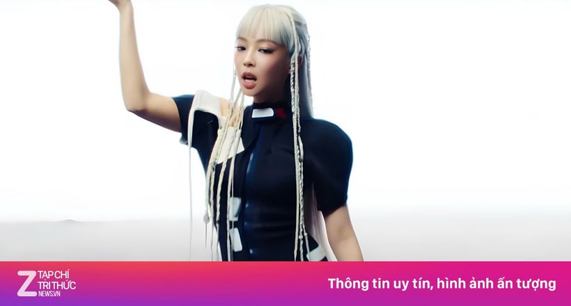 Jennie mặc quần siêu ngắn của local brand Việt