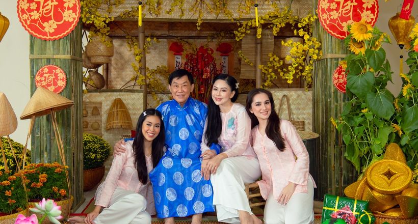 Doanh nhân Thuỷ Tiên tươi trẻ sánh đôi với con gái